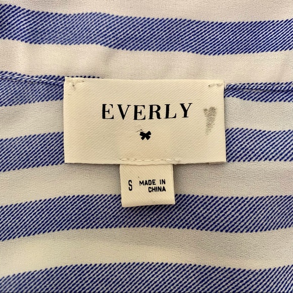 EVERLY Boxy Blue White Striped Shorts Sleeve Button Up Blouse Women’s Small - Picture 7 of 8
